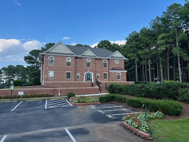 Building Photo - 108 Pine Hawk Dr