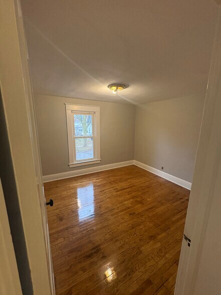 Building Photo - 530 High St