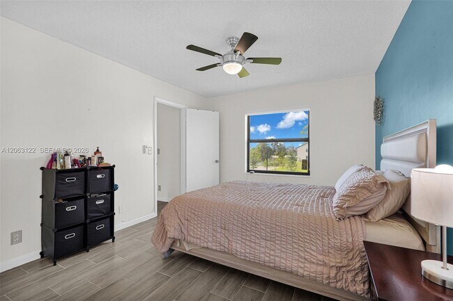 Building Photo - 7142 Golf Colony Ct
