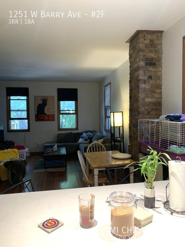 Building Photo - LOVELY Duplex, w/d, hdwd, updated kitchen,...