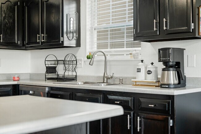 Building Photo - 2386 Meadow Bend Dr