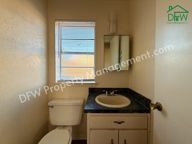 Building Photo - 1021 Pleasant Valley Ln