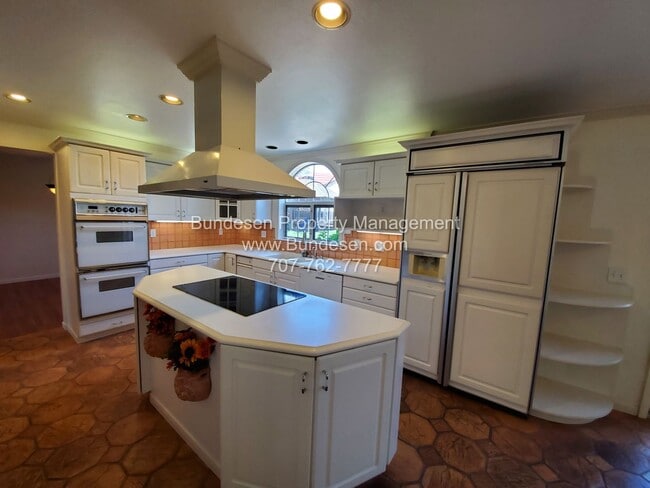 Building Photo - Beautiful 4 Bedroom Home with Pool – Easts...