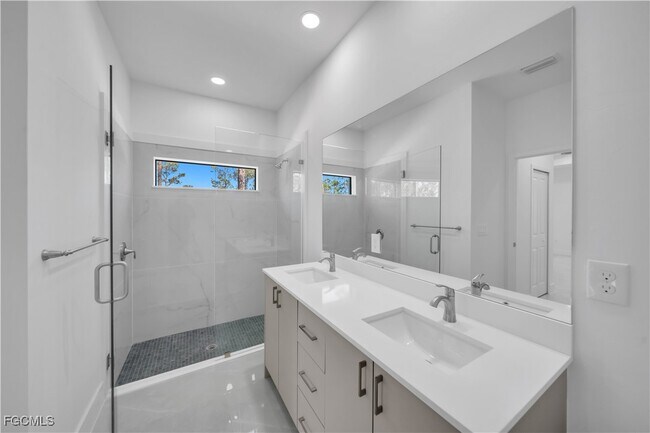 Building Photo - 3302 35th St W