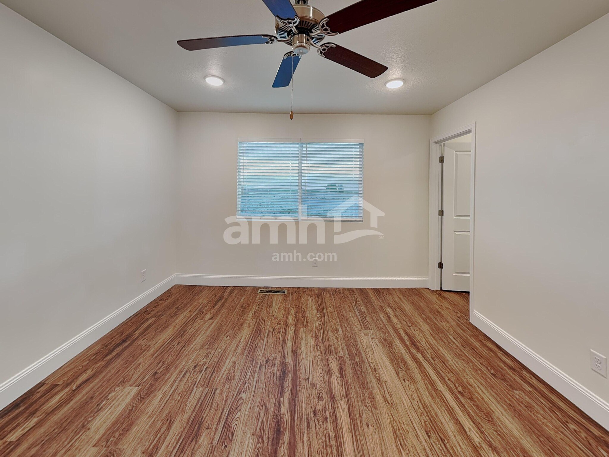 Building Photo - 3354 Fields Ave