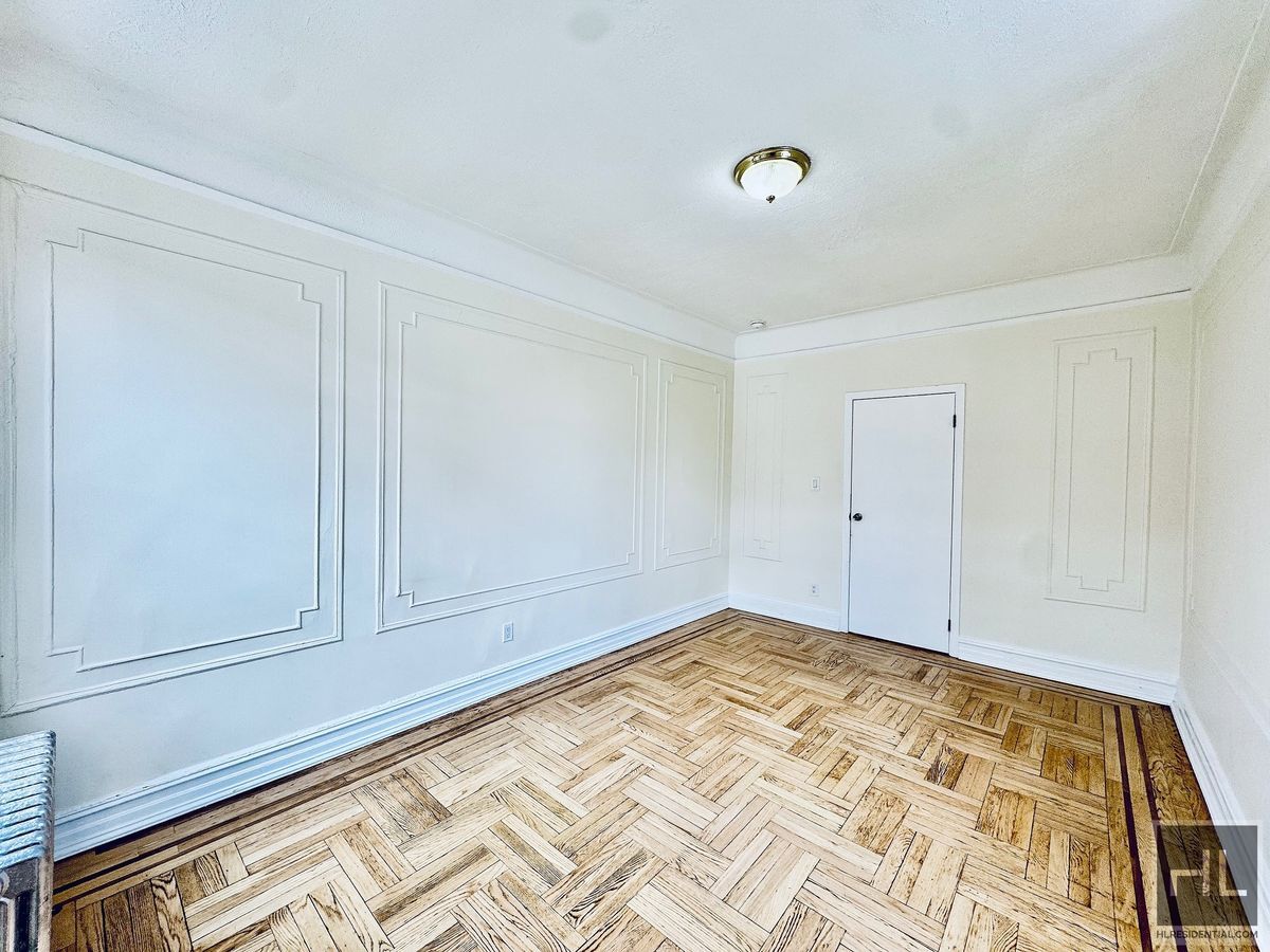 Building Photo - 79 STREET Stunning 2 bedroom close to all