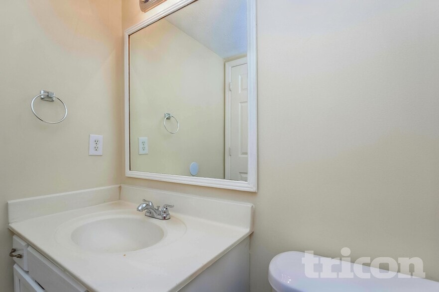 Building Photo - 4939 Clubgreen Summit