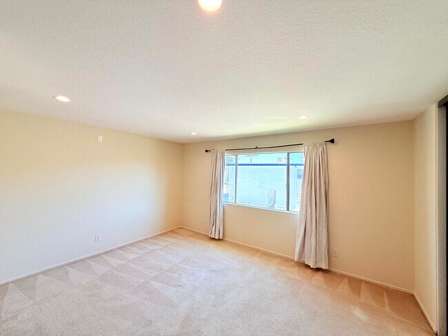 Building Photo - 12251 Moorpark St