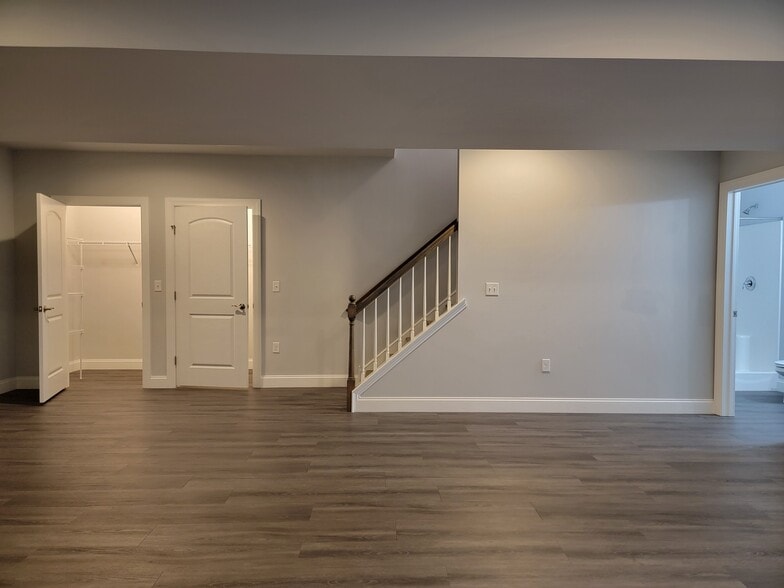 Building Photo - 213 Buckton Dr