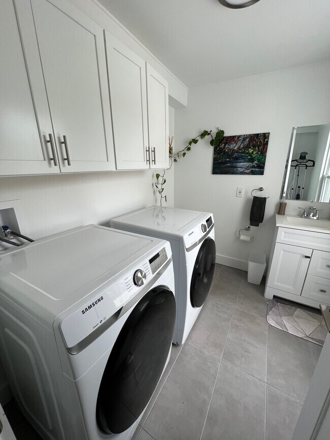 Laundry / Half-bath - 125 Markle St