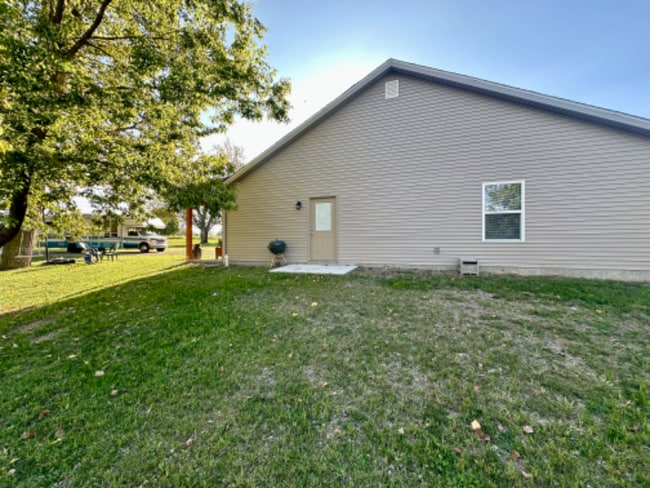 Building Photo - 818 Burr St