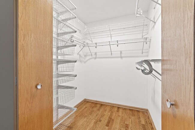 Building Photo - 5614 S Moody Ave