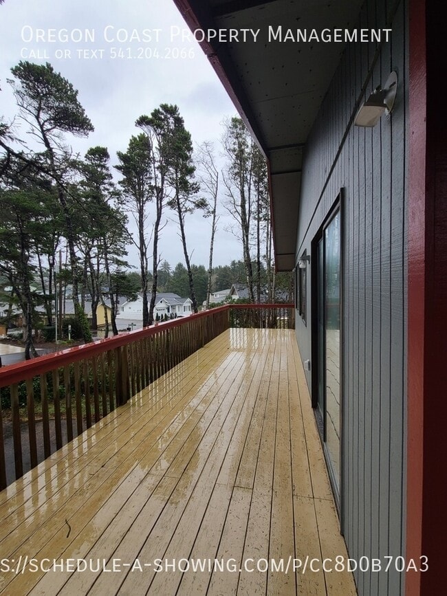 Building Photo - 835 Manzanita Ave