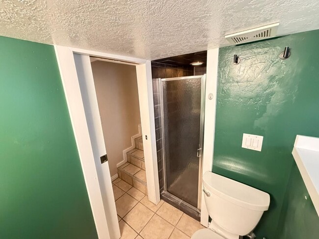 Building Photo - 565 Hollywood Ave