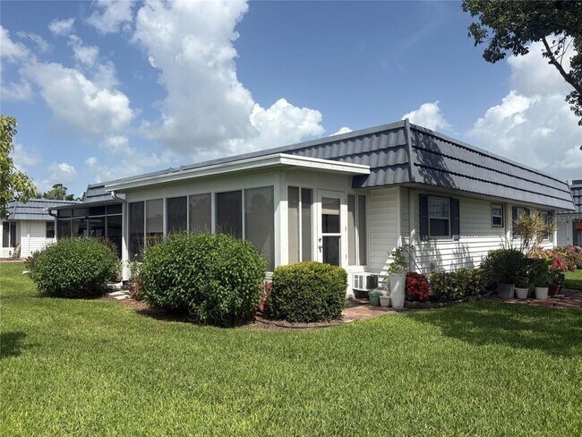 Building Photo - 205 Andover Pl N