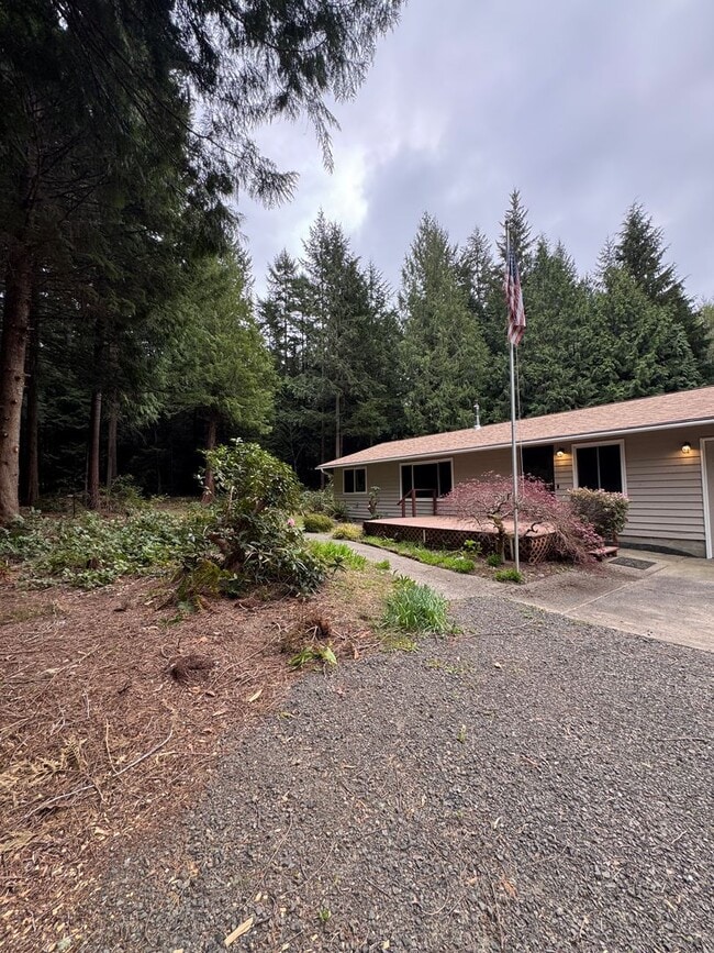 Building Photo - Cozy one story home on beautiful close to town acreage.