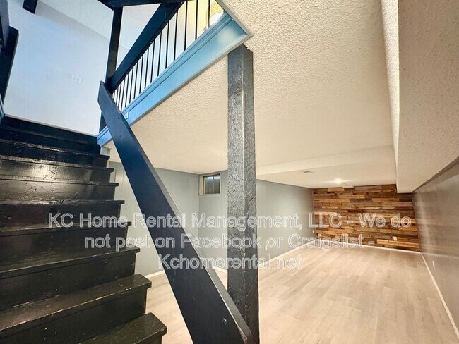 Building Photo - 8027 N Stoddard Ave