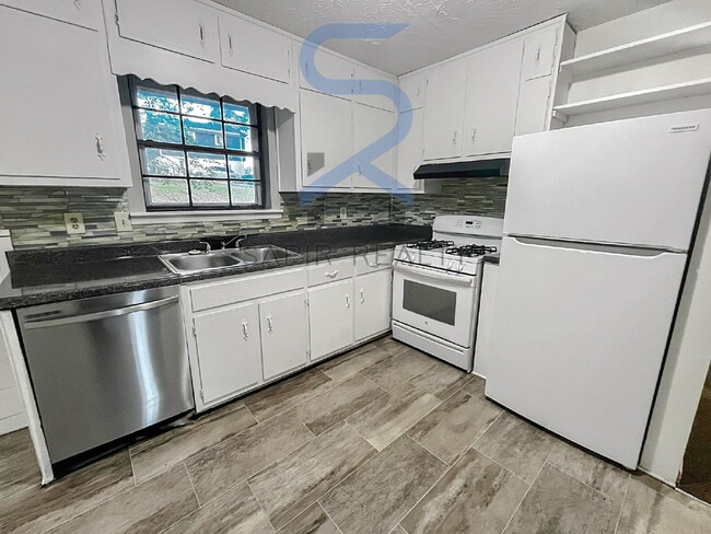 Building Photo - 6224 Wellington Dr