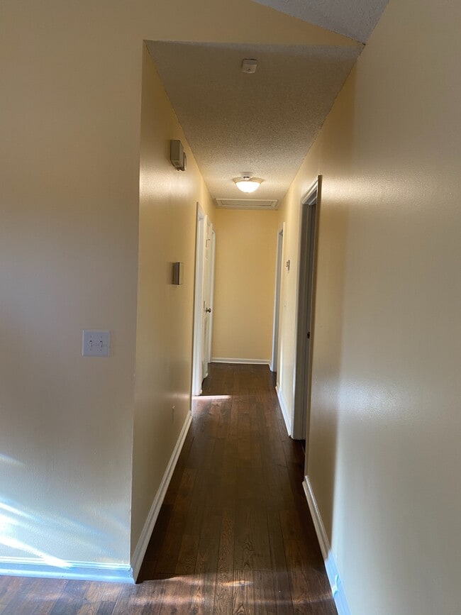 Building Photo - 15 Patricia Ln