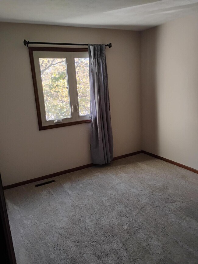 Building Photo - 339 Clover Ln