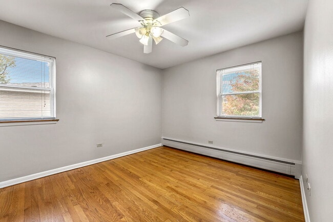 Building Photo - 21 E Thorndale Ave