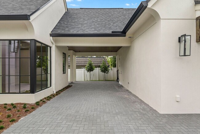 Building Photo - 3222 Holliday Ave