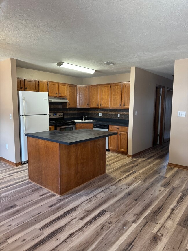 Building Photo - 2621 Oak Meadow Pl