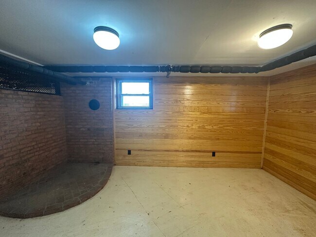 Building Photo - House in Bedford with Lot of Outdoor Space.