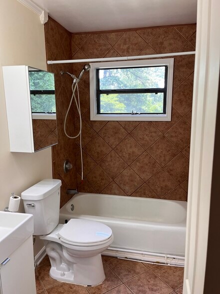 Bathroom - 1405 Southland Vista Ct NE