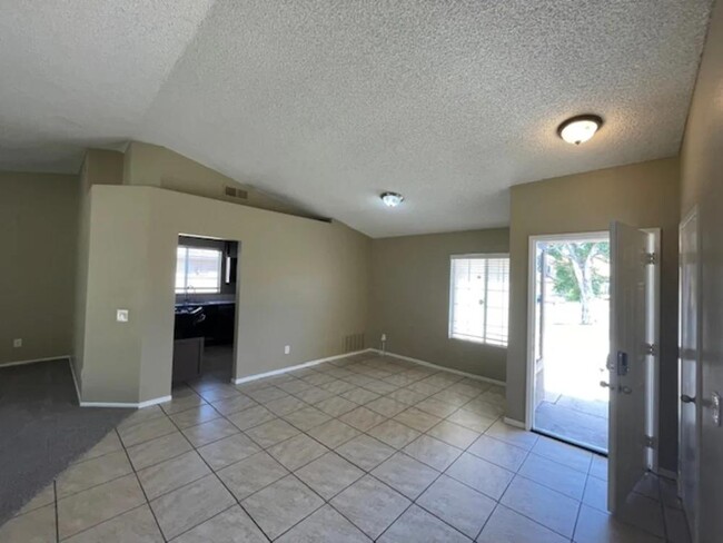 Building Photo - 3590 N Amberwood Ave