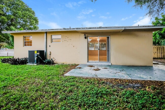 Building Photo - 7311 Miramar Pkwy