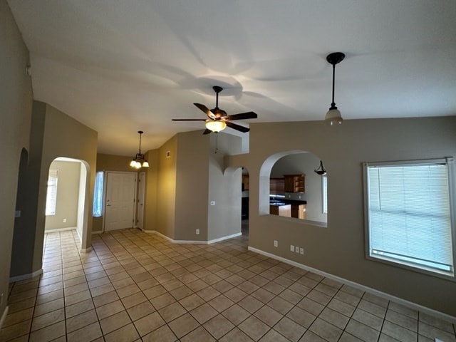 Building Photo - HOUSE FOR RENT