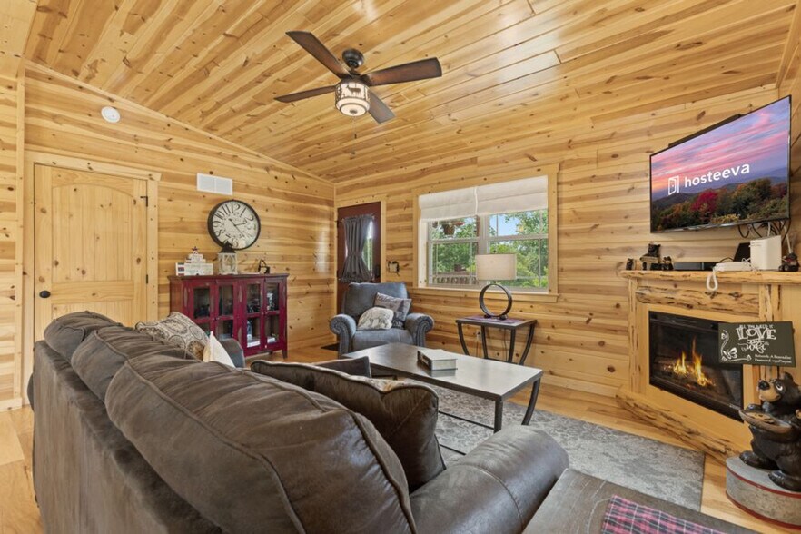 Building Photo - 1150 Pinyon Cir