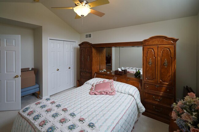 Building Photo - 276 Stone Glen Ct