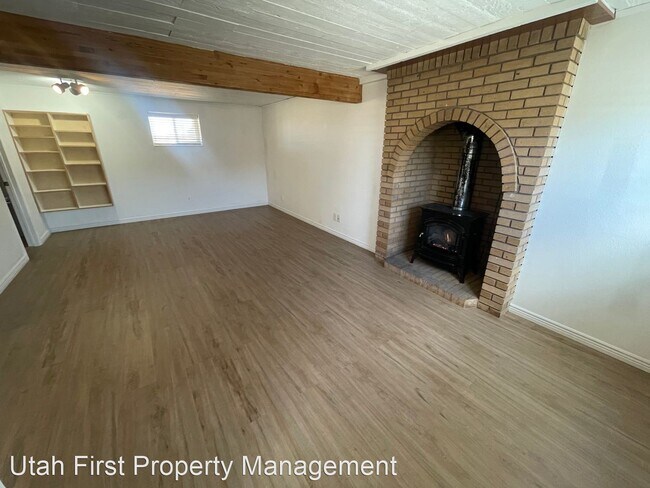 Building Photo - 4 br, 2.5 bath House - 2270 W Skyview Dr