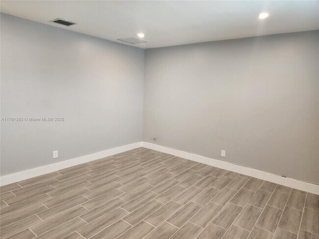 Building Photo - 2121 N Ocean Blvd