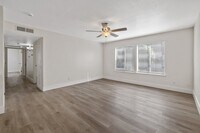Building Photo - Upstairs unit with Balcony!! Move in Ready!
