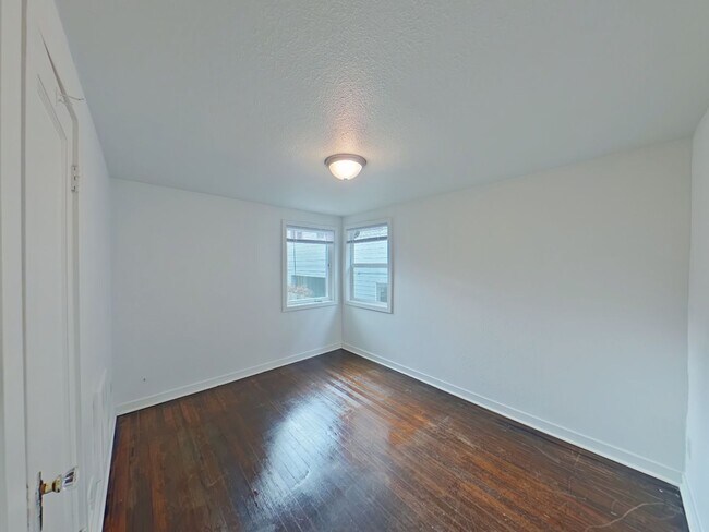 Building Photo - Glacier Tri-Plex