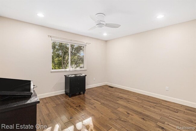 Building Photo - 2471 Woodcliff Trail