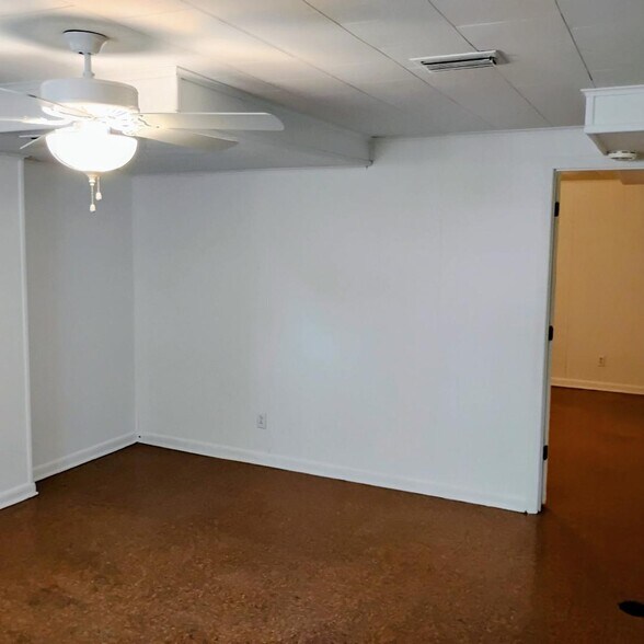 Building Photo - 910 Blenheim Ave