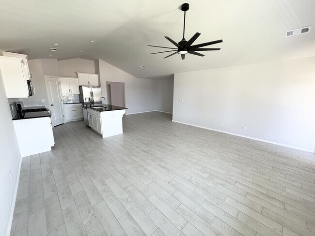 Building Photo - 9306 N 114th E Ave