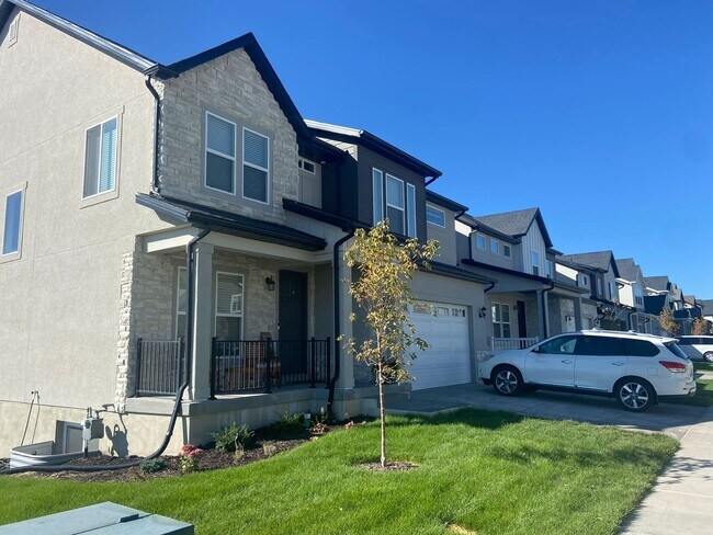 Building Photo - 1307 W Quailhill Rd