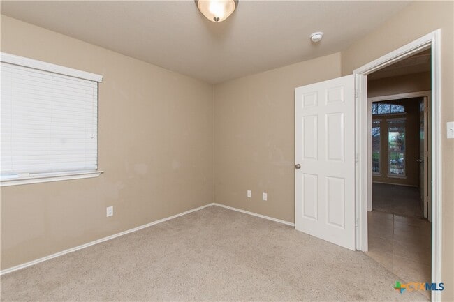 Building Photo - 409 Rowdy Dr