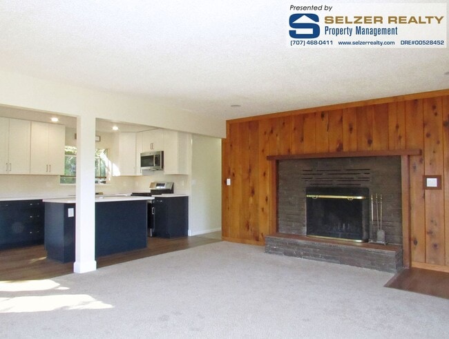 Building Photo - Recently renovated & roomy 3+ bedroom home...