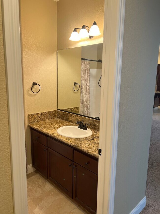 Building Photo - Beautiful Family Home