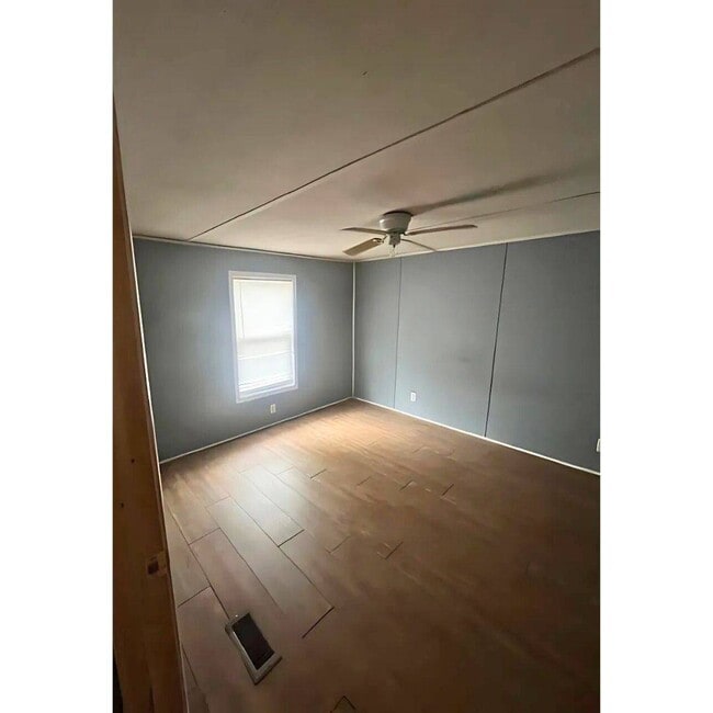 Building Photo - 103 Hollyhock Ln