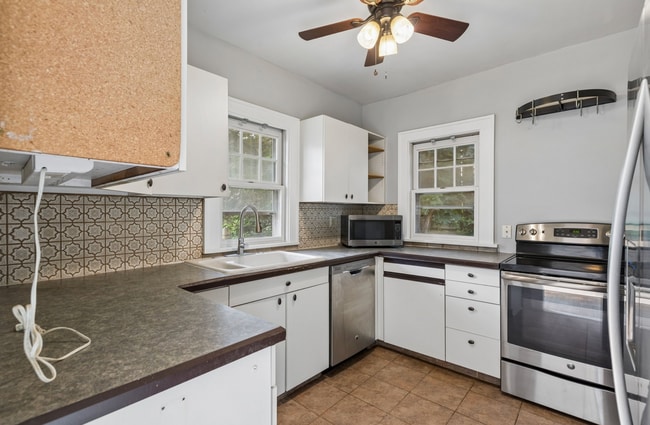 Building Photo - 519 S 56th St