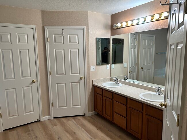 Building Photo - 14263 Jared Ct