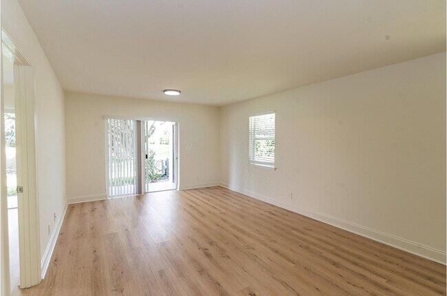 Building Photo - 5458 Via Delray Blvd