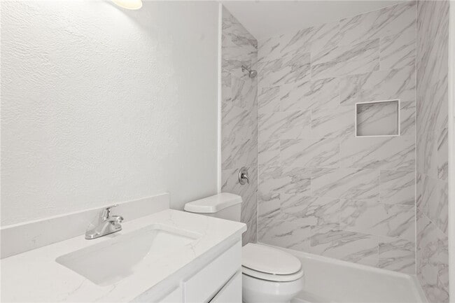 Building Photo - 6112 Hidden Oaks St